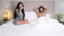 X Videos.com indian विदेशी बेब ध्यान से खड़े मांस के हर इंच को चूसती है